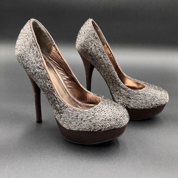 ZIGI NY grey satin lower platform with beaded upper closed round toe heels - Picture 3 of 8